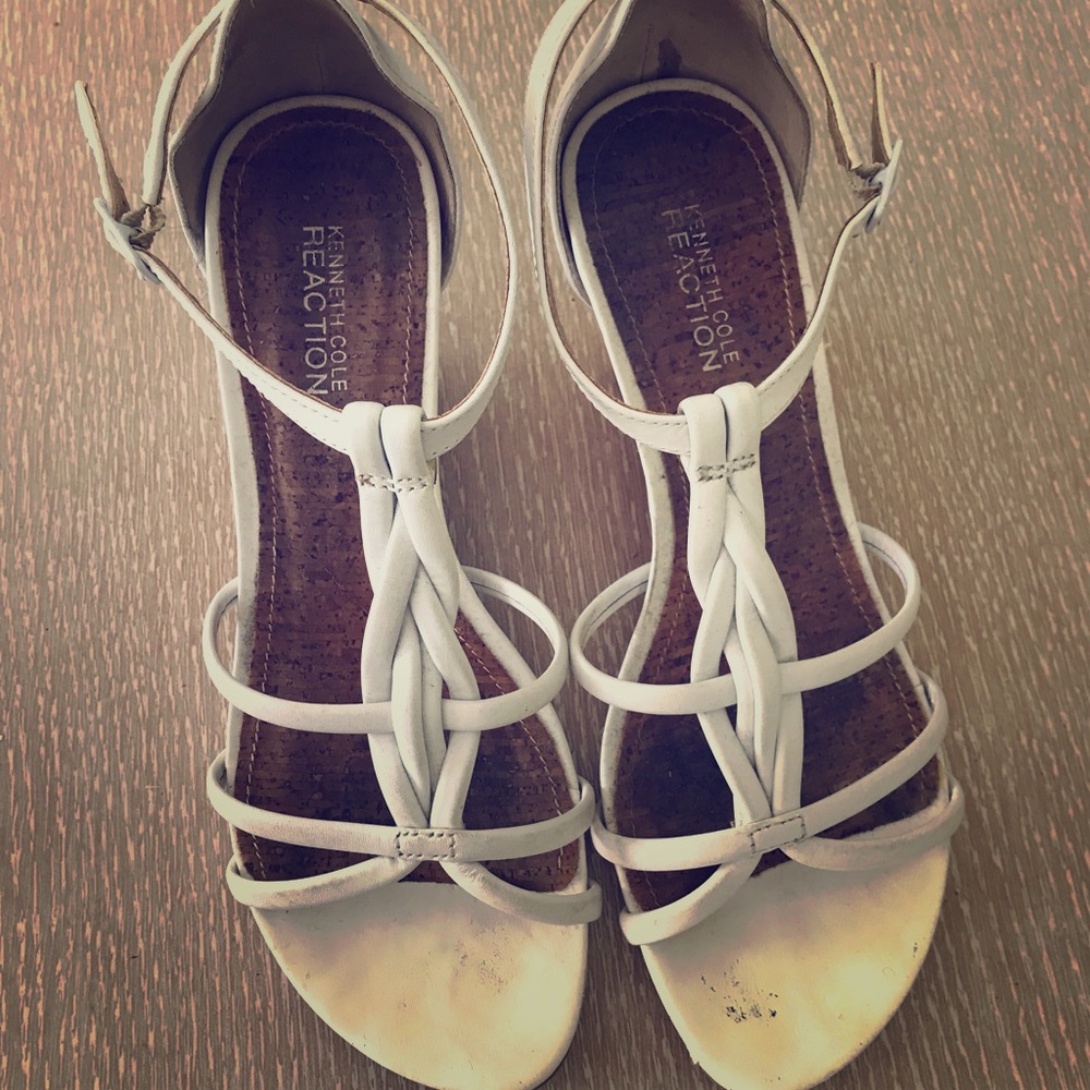 Kenneth Cole Reaction white sandal wedges.